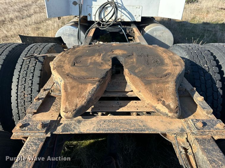 image for item DP6101 1987 International semi truck