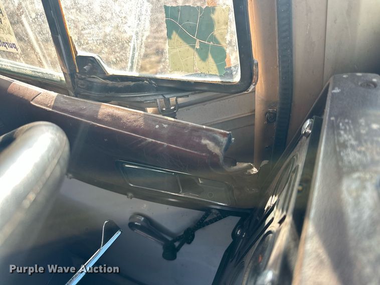 image for item DP6101 1987 International semi truck