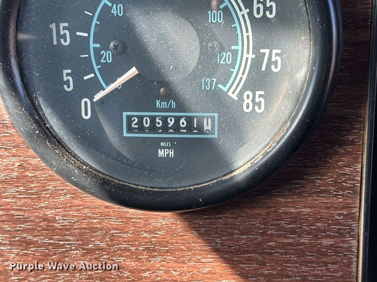 image for item DP6101 1987 International semi truck