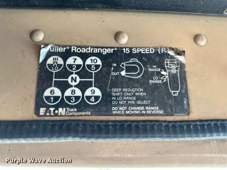 image for item DP6101 1987 International semi truck