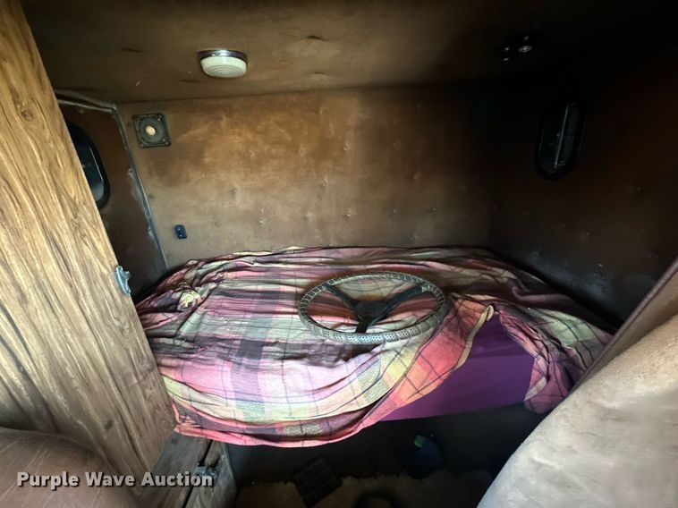 image for item DP6101 1987 International semi truck