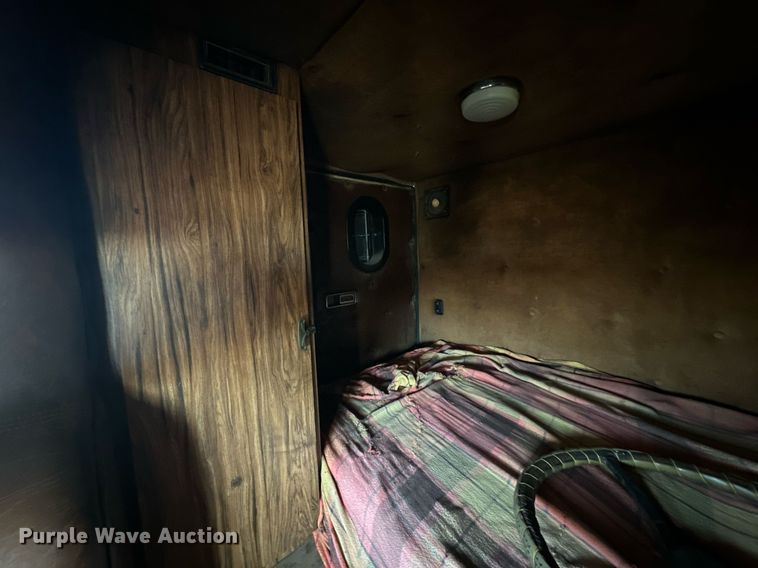 image for item DP6101 1987 International semi truck