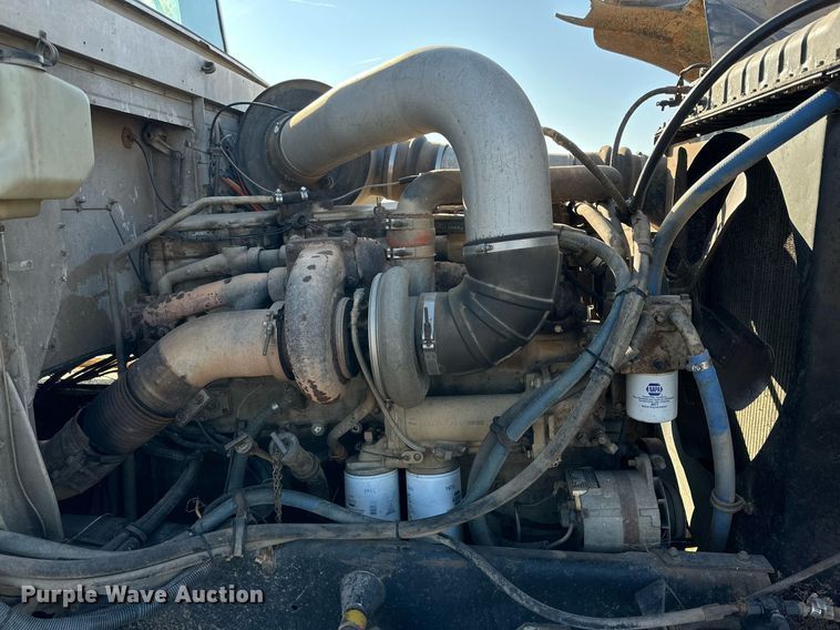 image for item DP6101 1987 International semi truck