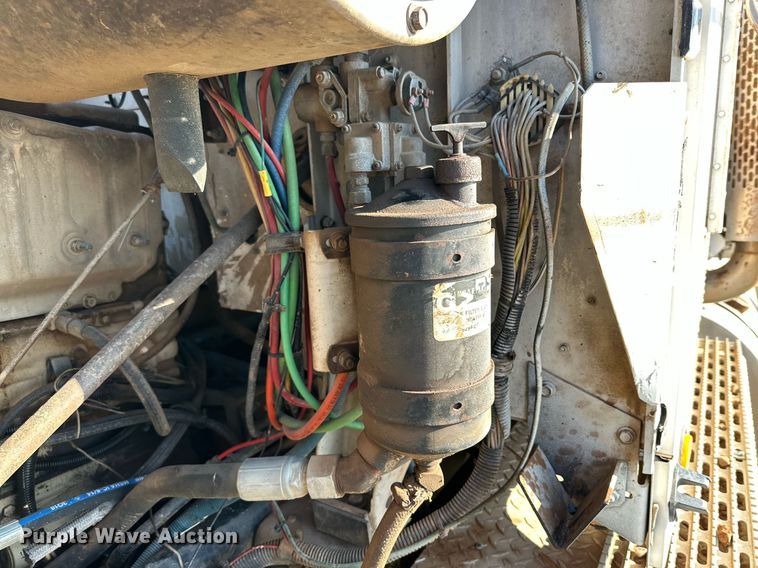 image for item DP6101 1987 International semi truck