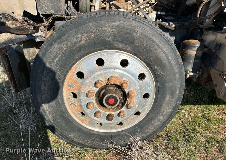 image for item DP6101 1987 International semi truck