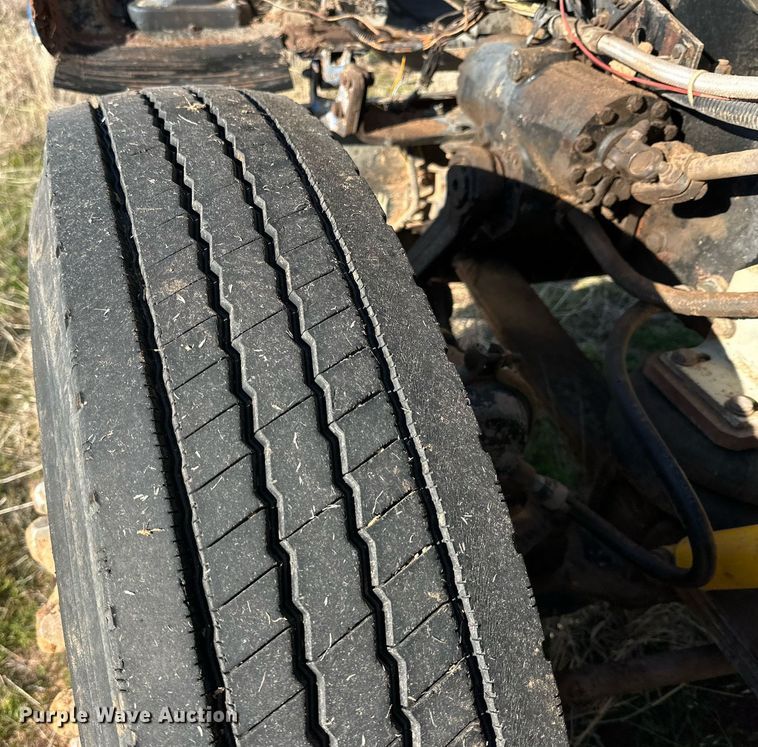 image for item DP6101 1987 International semi truck