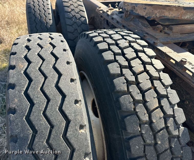 image for item DP6101 1987 International semi truck