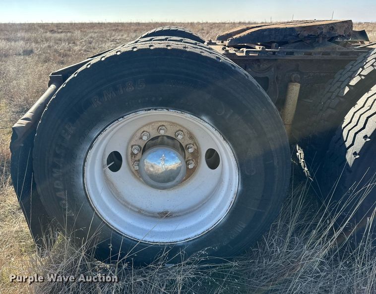 image for item DP6101 1987 International semi truck