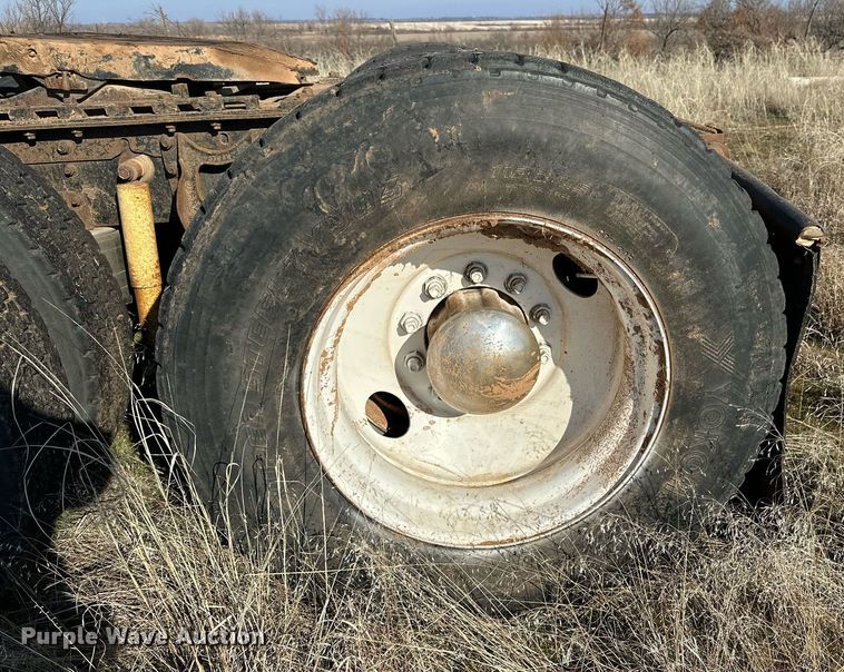 image for item DP6101 1987 International semi truck