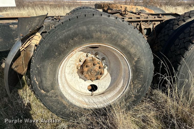 image for item DP6101 1987 International semi truck