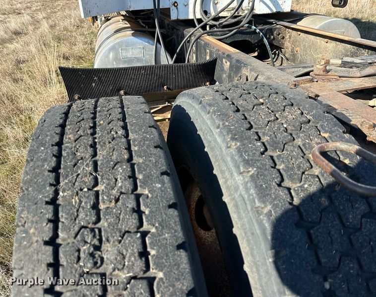 image for item DP6101 1987 International semi truck