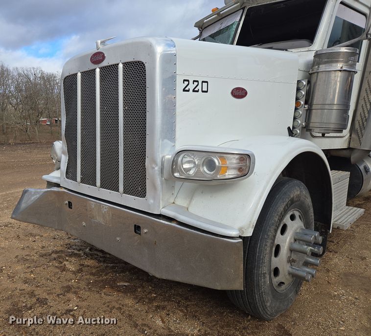 image for item DP6204 2017 Peterbilt MX-13 semi truck