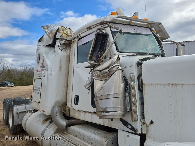 image for item DP6204 2017 Peterbilt MX-13 semi truck