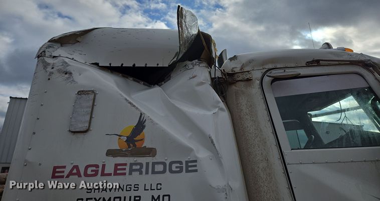 image for item DP6204 2017 Peterbilt MX-13 semi truck