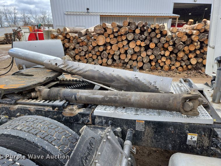 image for item DP6204 2017 Peterbilt MX-13 semi truck