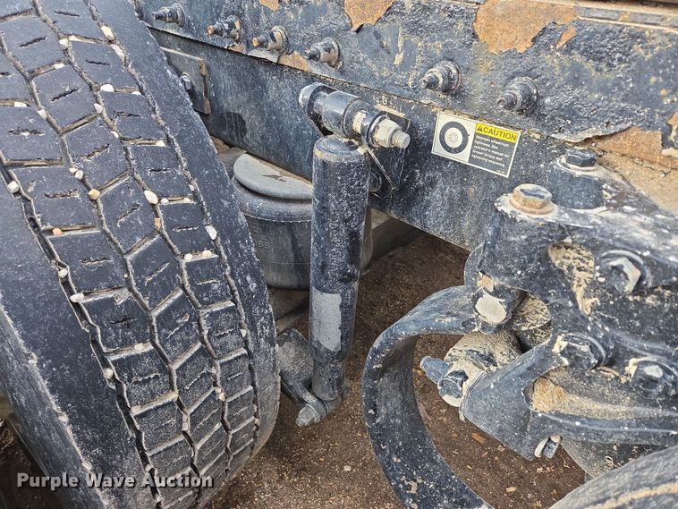 image for item DP6204 2017 Peterbilt MX-13 semi truck