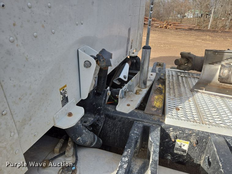 image for item DP6204 2017 Peterbilt MX-13 semi truck