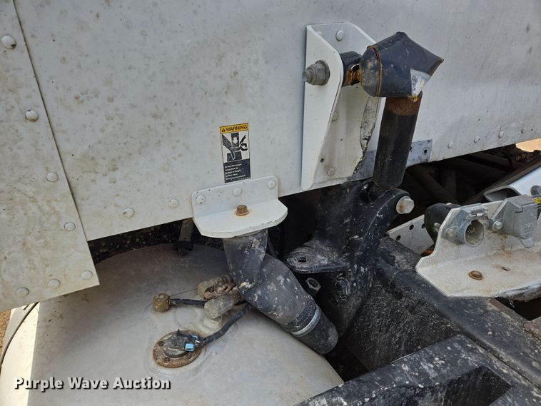 image for item DP6204 2017 Peterbilt MX-13 semi truck