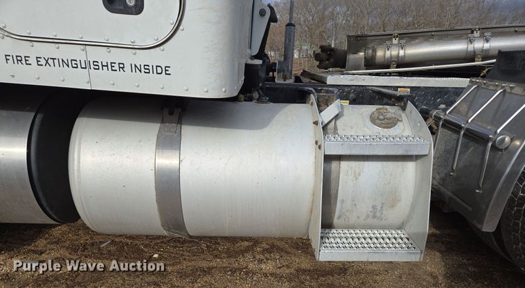 image for item DP6204 2017 Peterbilt MX-13 semi truck