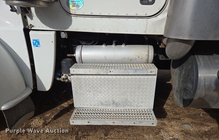 image for item DP6204 2017 Peterbilt MX-13 semi truck