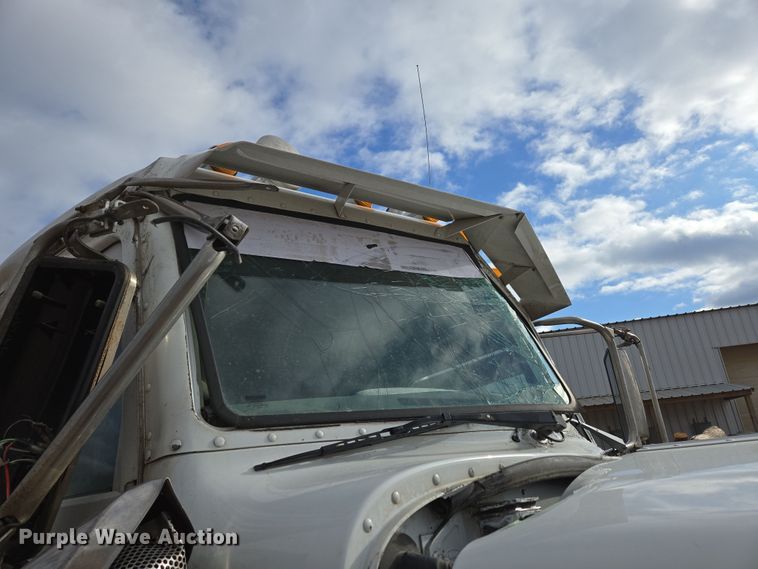 image for item DP6204 2017 Peterbilt MX-13 semi truck