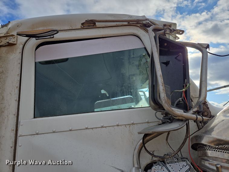 image for item DP6204 2017 Peterbilt MX-13 semi truck