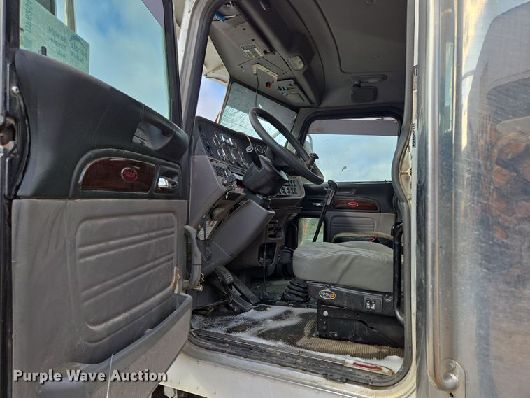 image for item DP6204 2017 Peterbilt MX-13 semi truck