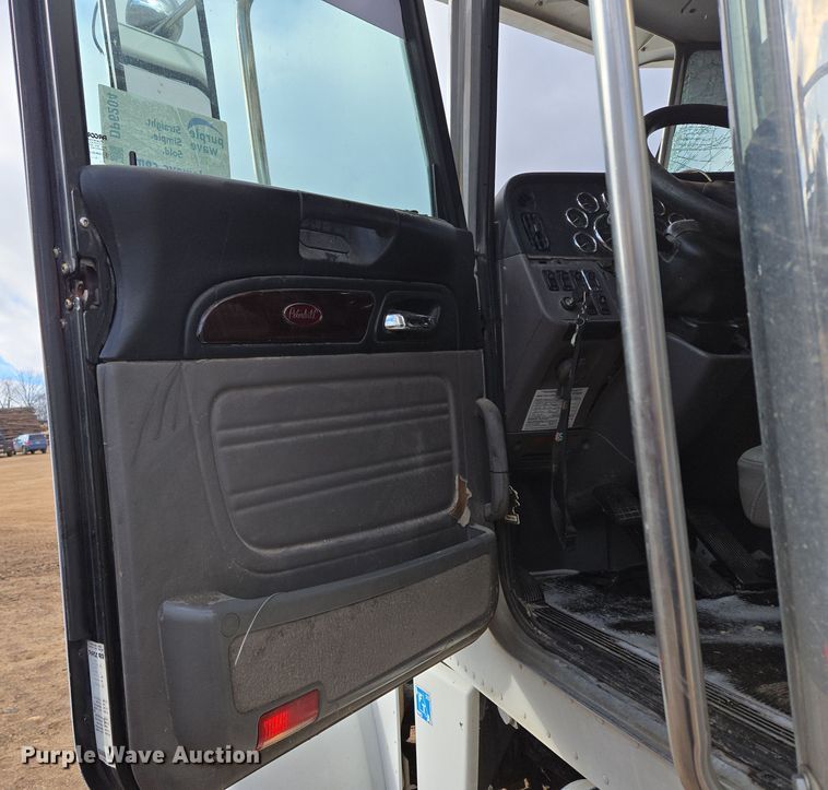 image for item DP6204 2017 Peterbilt MX-13 semi truck