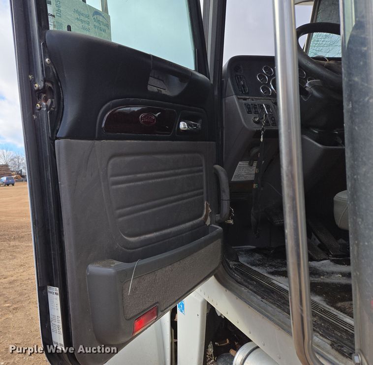 image for item DP6204 2017 Peterbilt MX-13 semi truck