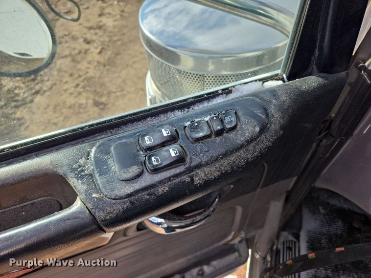 image for item DP6204 2017 Peterbilt MX-13 semi truck