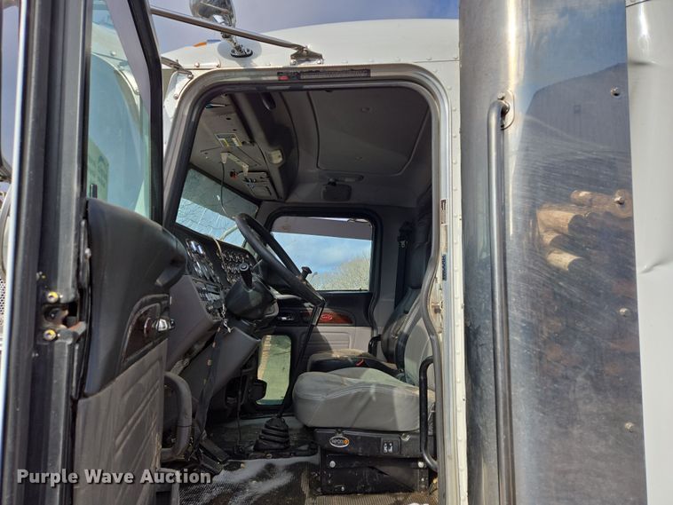 image for item DP6204 2017 Peterbilt MX-13 semi truck