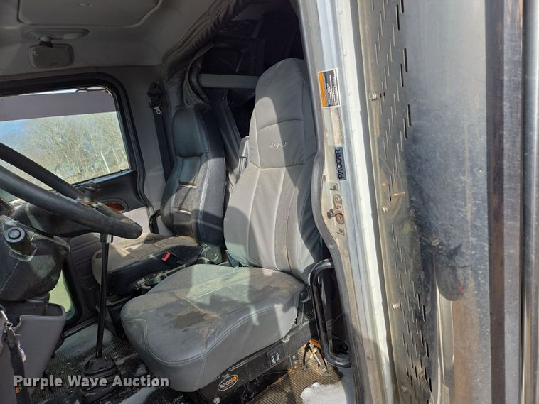 image for item DP6204 2017 Peterbilt MX-13 semi truck