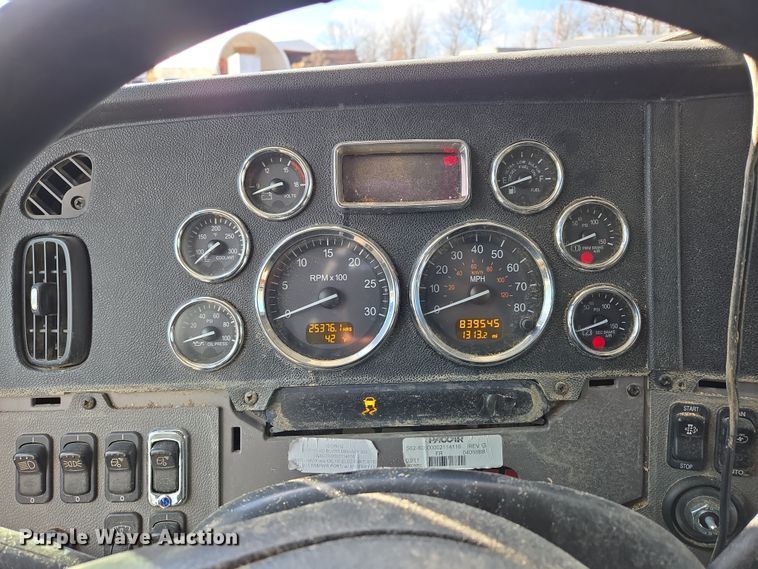 image for item DP6204 2017 Peterbilt MX-13 semi truck