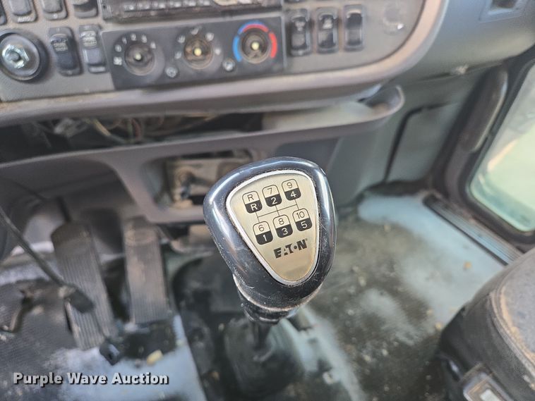 image for item DP6204 2017 Peterbilt MX-13 semi truck