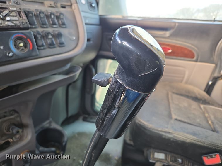 image for item DP6204 2017 Peterbilt MX-13 semi truck