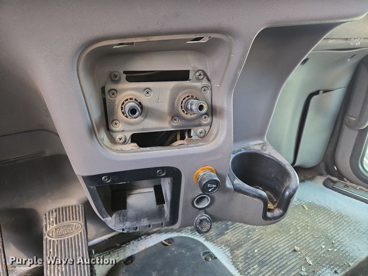 image for item DP6204 2017 Peterbilt MX-13 semi truck