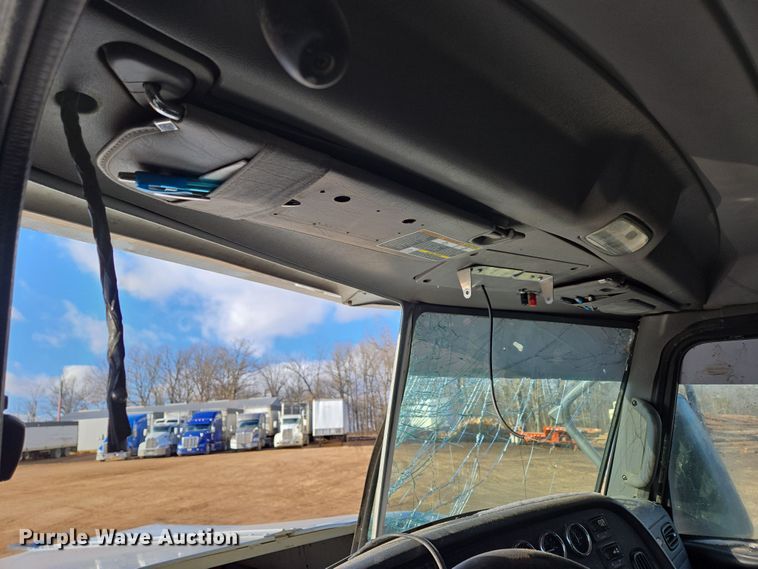 image for item DP6204 2017 Peterbilt MX-13 semi truck