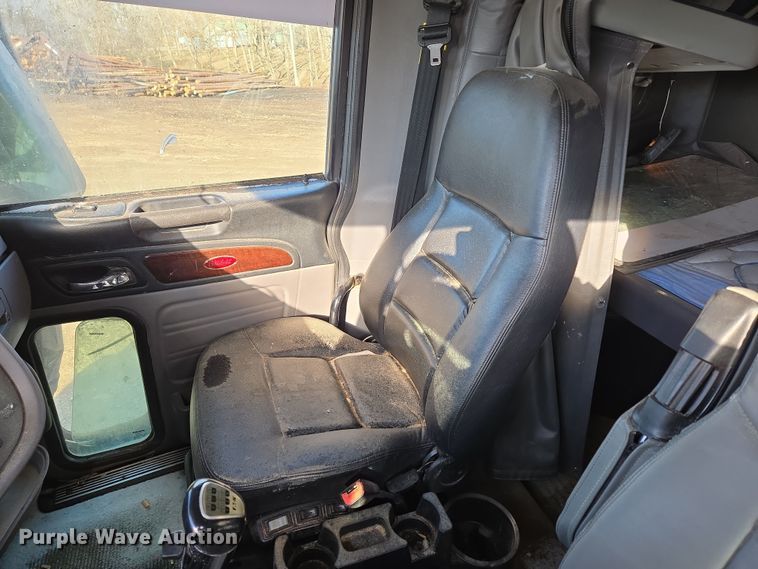 image for item DP6204 2017 Peterbilt MX-13 semi truck