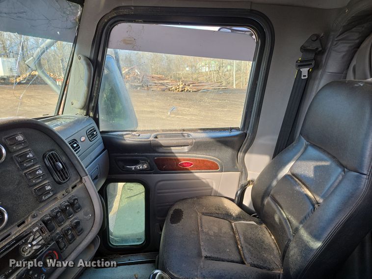 image for item DP6204 2017 Peterbilt MX-13 semi truck