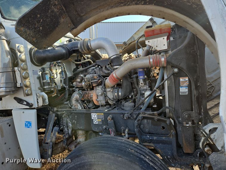 image for item DP6204 2017 Peterbilt MX-13 semi truck