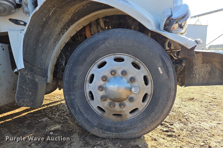 image for item DP6204 2017 Peterbilt MX-13 semi truck