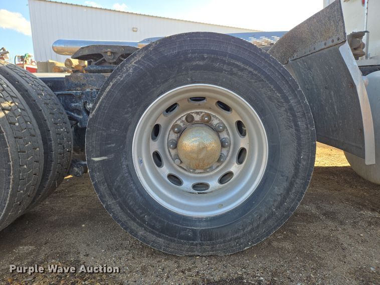 image for item DP6204 2017 Peterbilt MX-13 semi truck