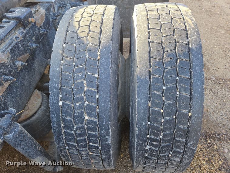 image for item DP6204 2017 Peterbilt MX-13 semi truck