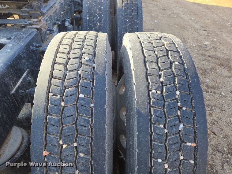 image for item DP6204 2017 Peterbilt MX-13 semi truck