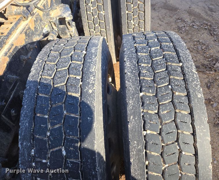 image for item DP6204 2017 Peterbilt MX-13 semi truck