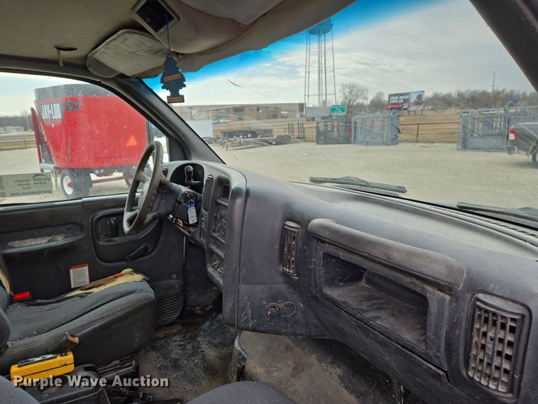 image for item DS5290 2003 Chevrolet C4500 dump truck