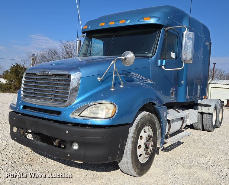 image for item DS5294 2011 Freightliner Columbia semi truck