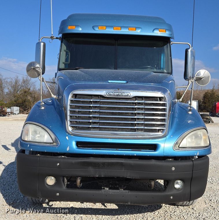 image for item DS5294 2011 Freightliner Columbia semi truck