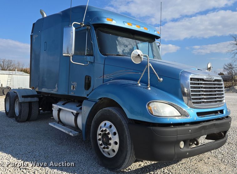 image for item DS5294 2011 Freightliner Columbia semi truck