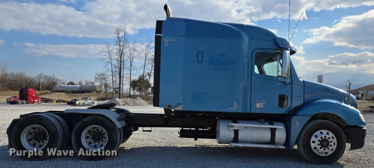 image for item DS5294 2011 Freightliner Columbia semi truck